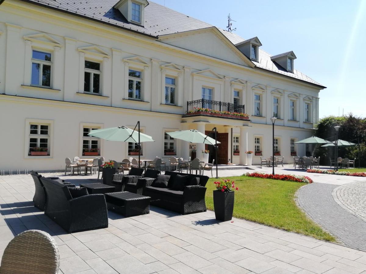 Hotel Zamecek Petrovice à Petrovice u Karviné Extérieur photo