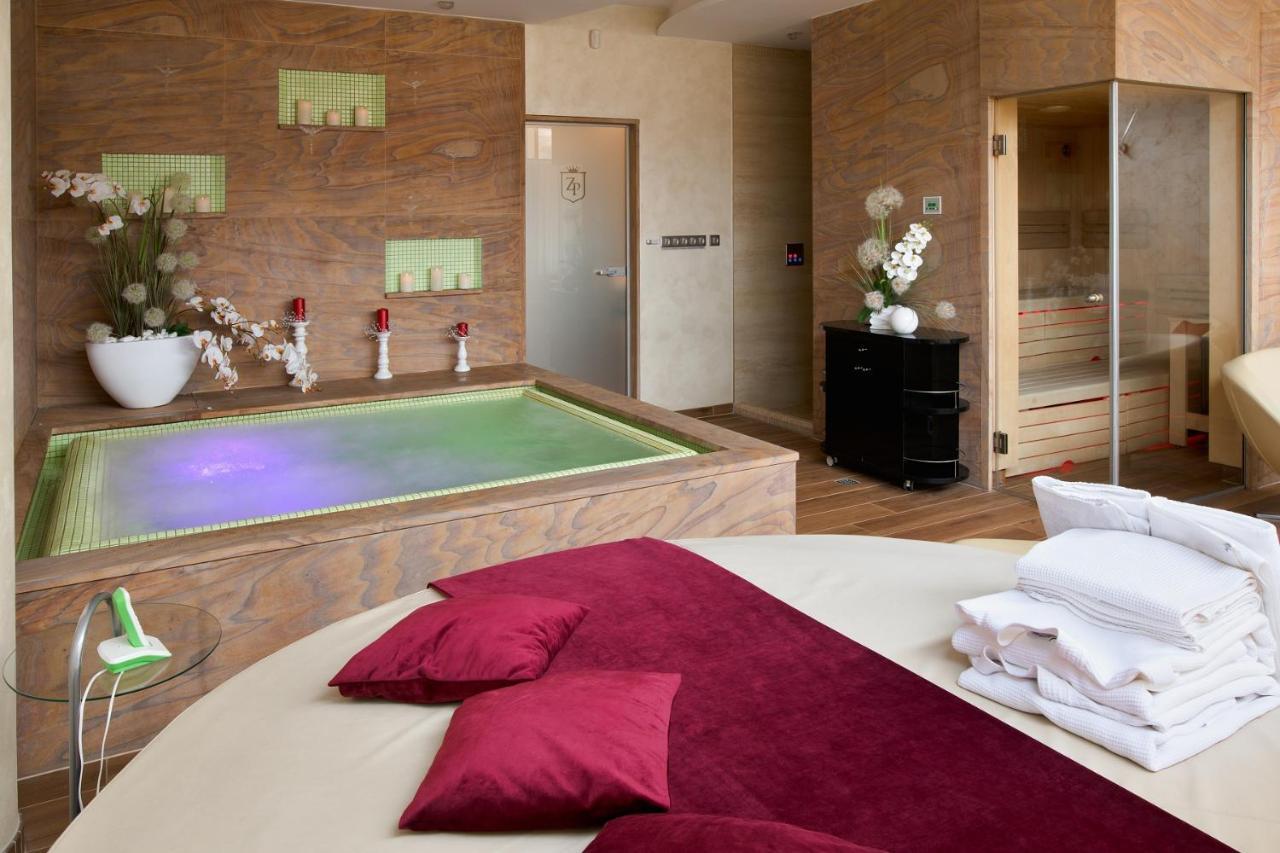Hotel Zamecek Petrovice à Petrovice u Karviné Extérieur photo