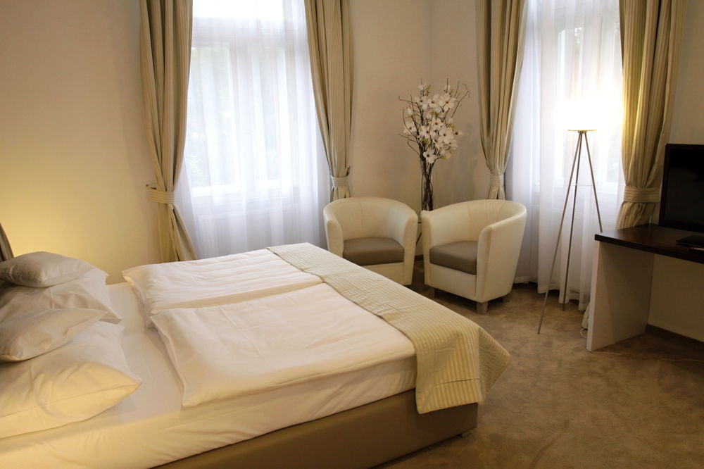 Hotel Zamecek Petrovice à Petrovice u Karviné Extérieur photo