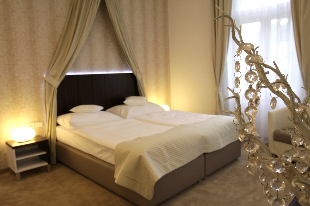 Hotel Zamecek Petrovice à Petrovice u Karviné Extérieur photo