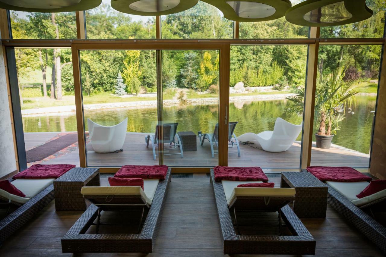 Hotel Zamecek Petrovice à Petrovice u Karviné Extérieur photo